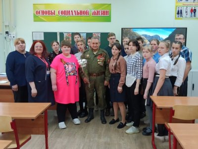 27 апреля обучающиеся 7-9 классов встретились с участником СВО подполковником -Кузьмичевым Василием Вячеславовичем.