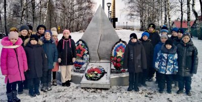 В преддверии праздника Дня памяти воинам-интернационалистам воспитанники 1, 2 и 3 группы посетили Аллею Боевой Славы к памятнику павшим воинам-интернационалистам.